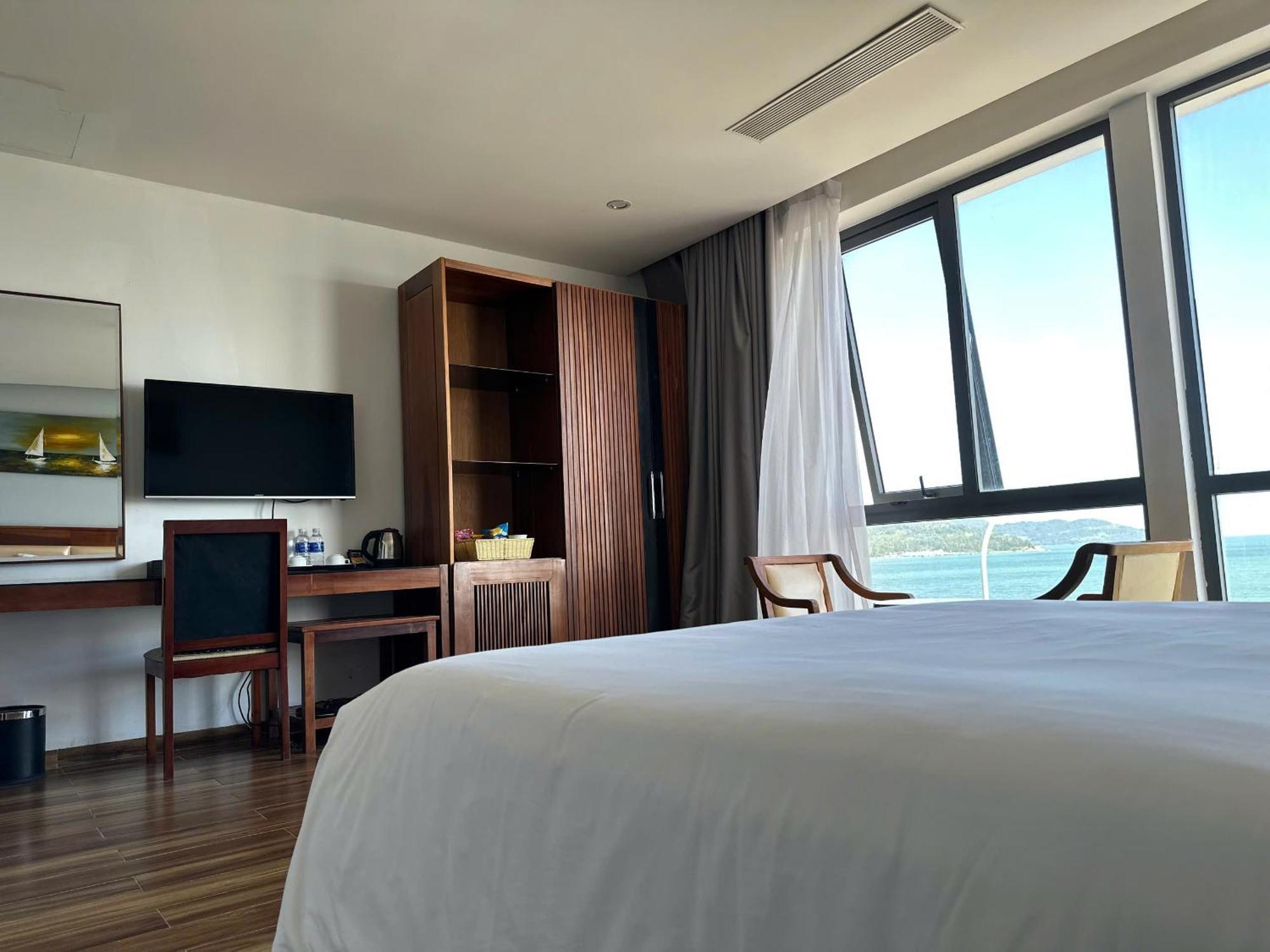 Alisia Beach Hotel Дананг Екстериор снимка