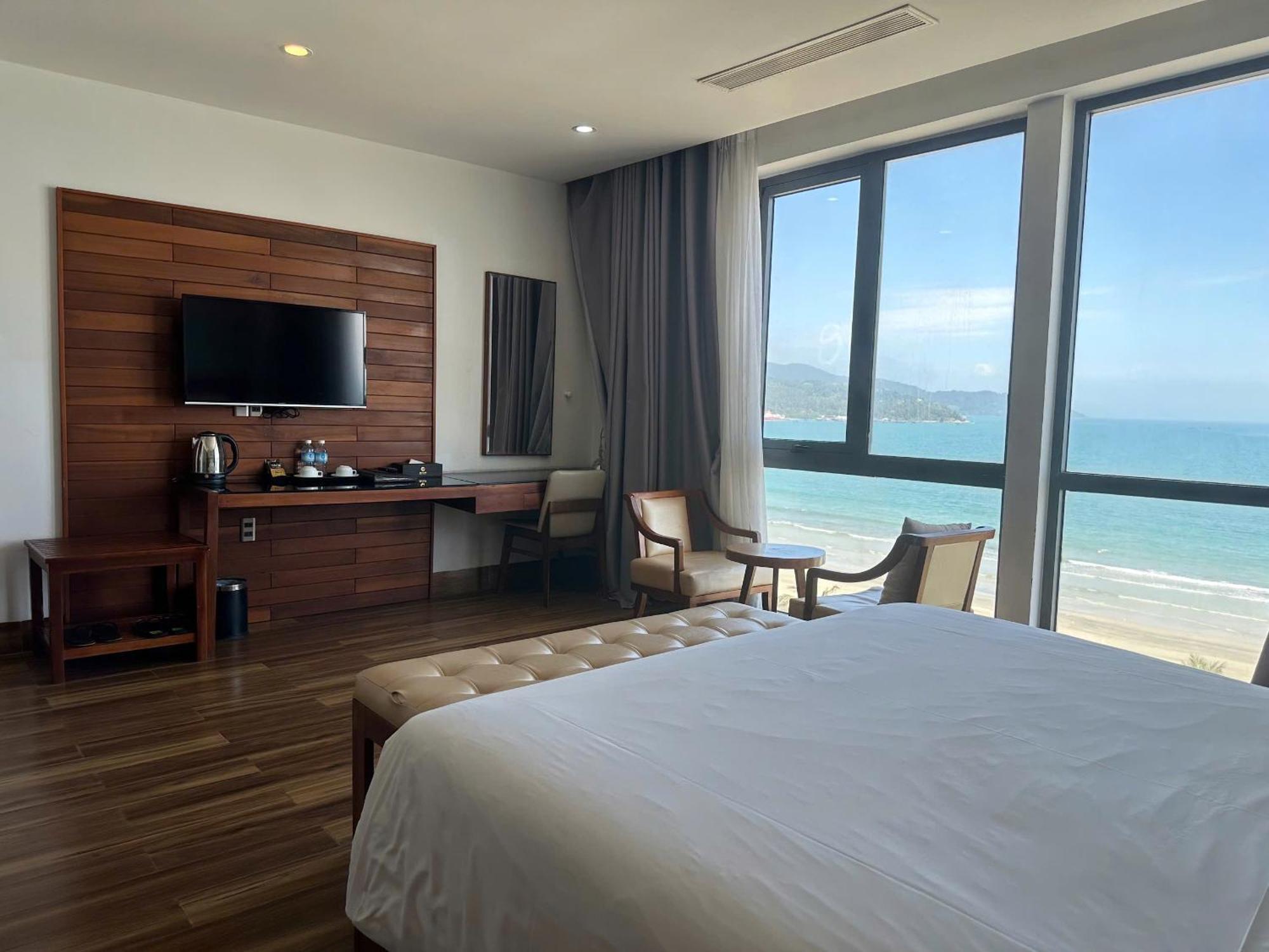 Alisia Beach Hotel Дананг Екстериор снимка
